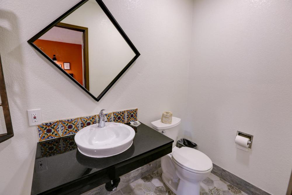 Deluxe King Room interior